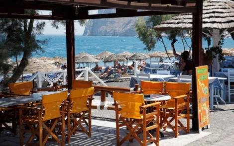 Taverne in Kamari, frumoasa statiune din Santorini
