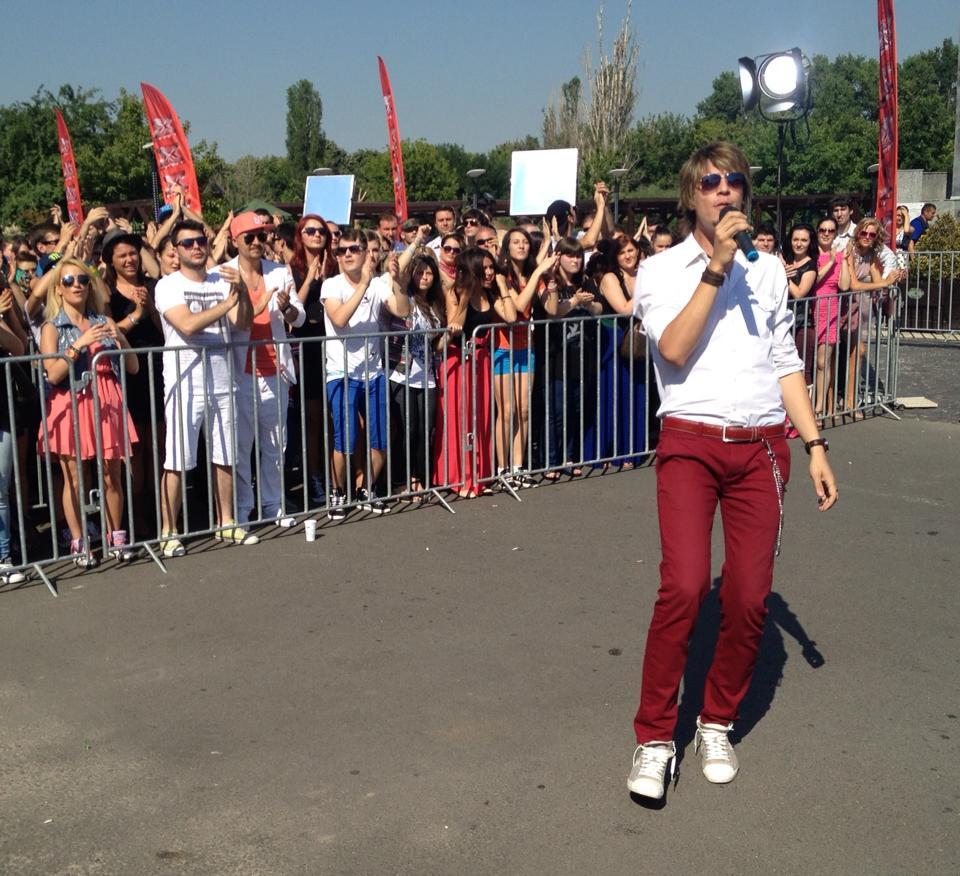 Caravana X Factor a ajuns la Bucuresti! Tudor Turcu i-a incurajat pe concurenti