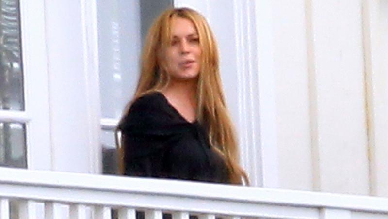 Lindsay Lohan, surprinsa cu tigara in gura la clinica de dezintoxicare