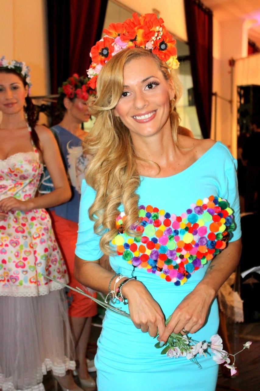 FOTO! Ozana Barabancea poarta creatii "Wonder Lolita" by Maria Simion