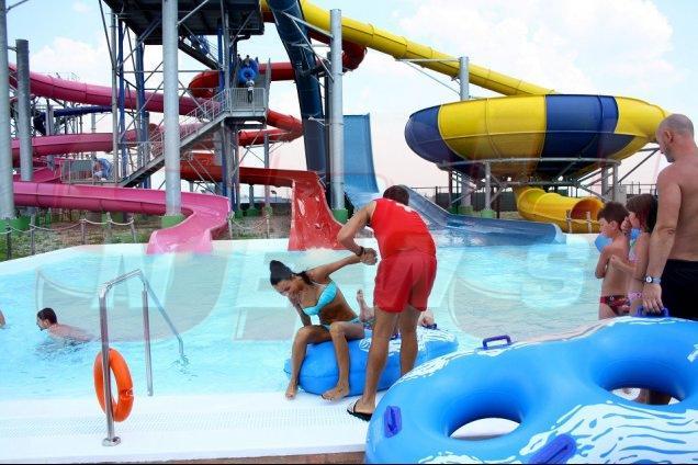 Exclusiv SpyNews.ro | Daniela Crudu s-a dezlantuit la piscina! (Foto & Video)