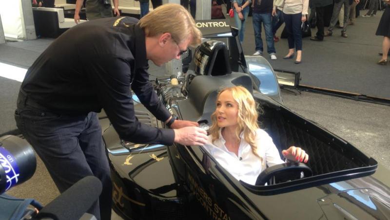 Observator Special, fata in fata cu Formula 1 sau... Octavia Geamanu, fata in fata cu Mika Hakkinen! (FOTO)