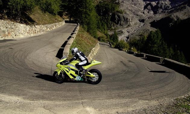 Prima motocicleta electrica a luat trofeul Pikes Peak: Lightning Motorcycles