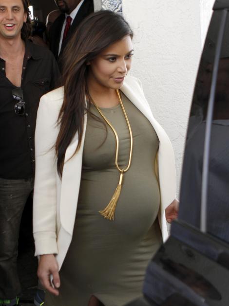 Kim Kardashian vrea milioane de dolari pentru prima poza cu North West