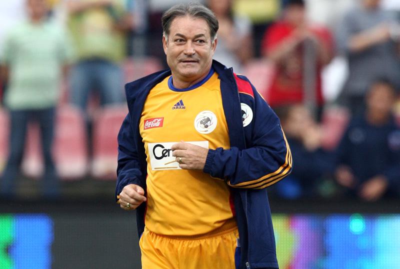 O alta glorie traverseaza momente grele! Costica Stefanescu, internat in stare grava