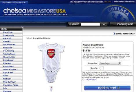 FOTO: Magazinul online oficial al lui Chelsea din Statele Unite vinde produsele rivalei Arsenal