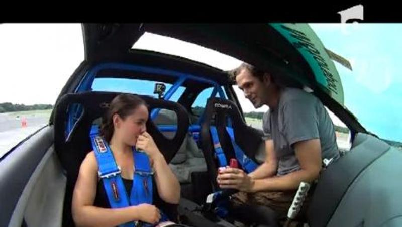 Un american si-a cerut iubita in casatorie in timpul unei curse de mare viteza