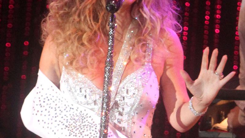 Mariah Carey a cantat cu umarul dislocat la un eveniment caritabil