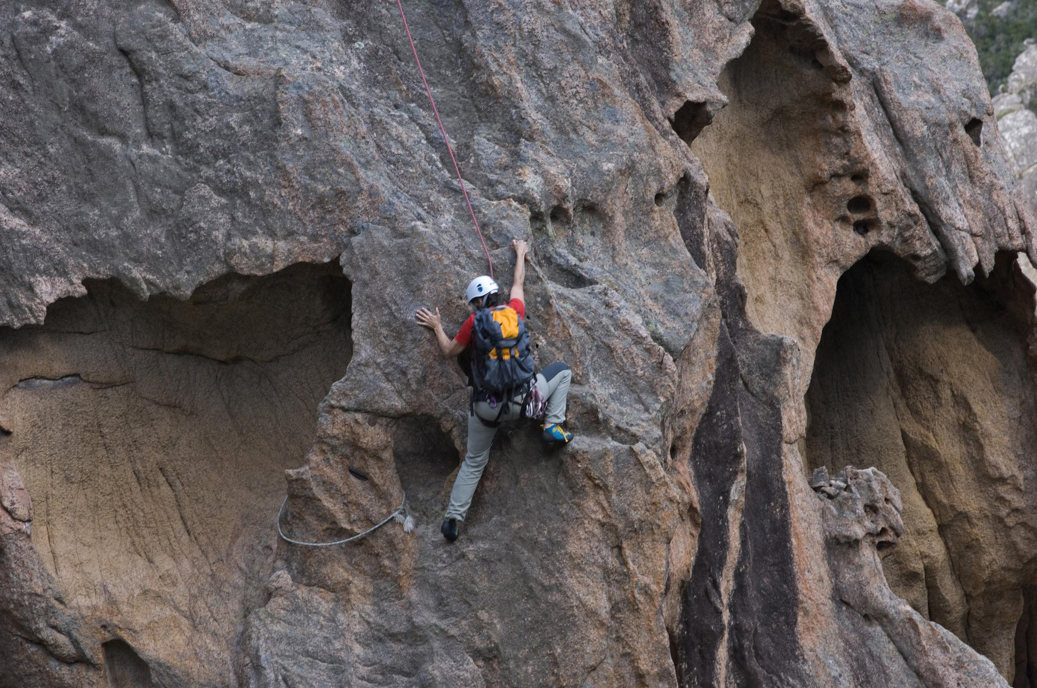 Un roman a murit in timp ce incerca sa parcurga un traseu turistic din Franta
