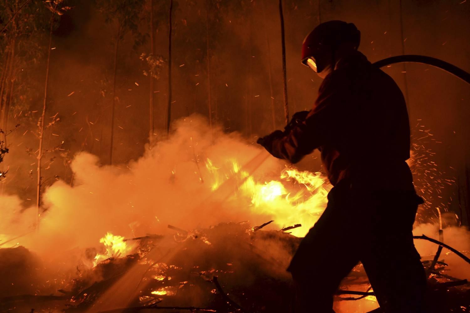 INCENDIU in Vitan! O femeie a murit, dupa ce apartamentul in care locuia a luat foc