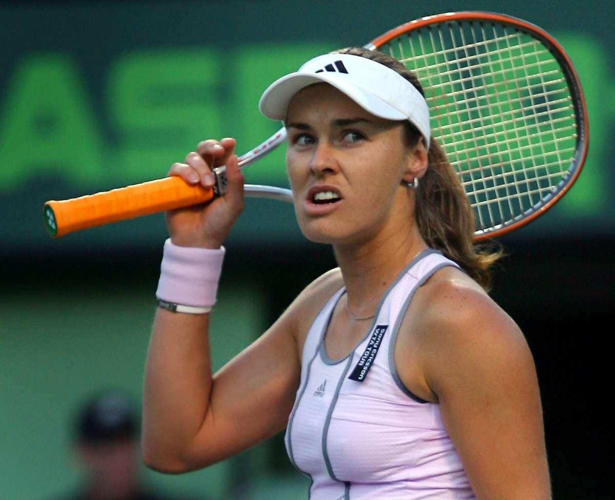 Dupa sase ani, un fost lider mondial se intoarce pe teren! Martina Hingis revine in tenis