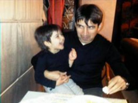 Victor Piturca, cu baiatul sau in brate! Imagini exclusive cu Piti, Vica si fiul lor, Edan