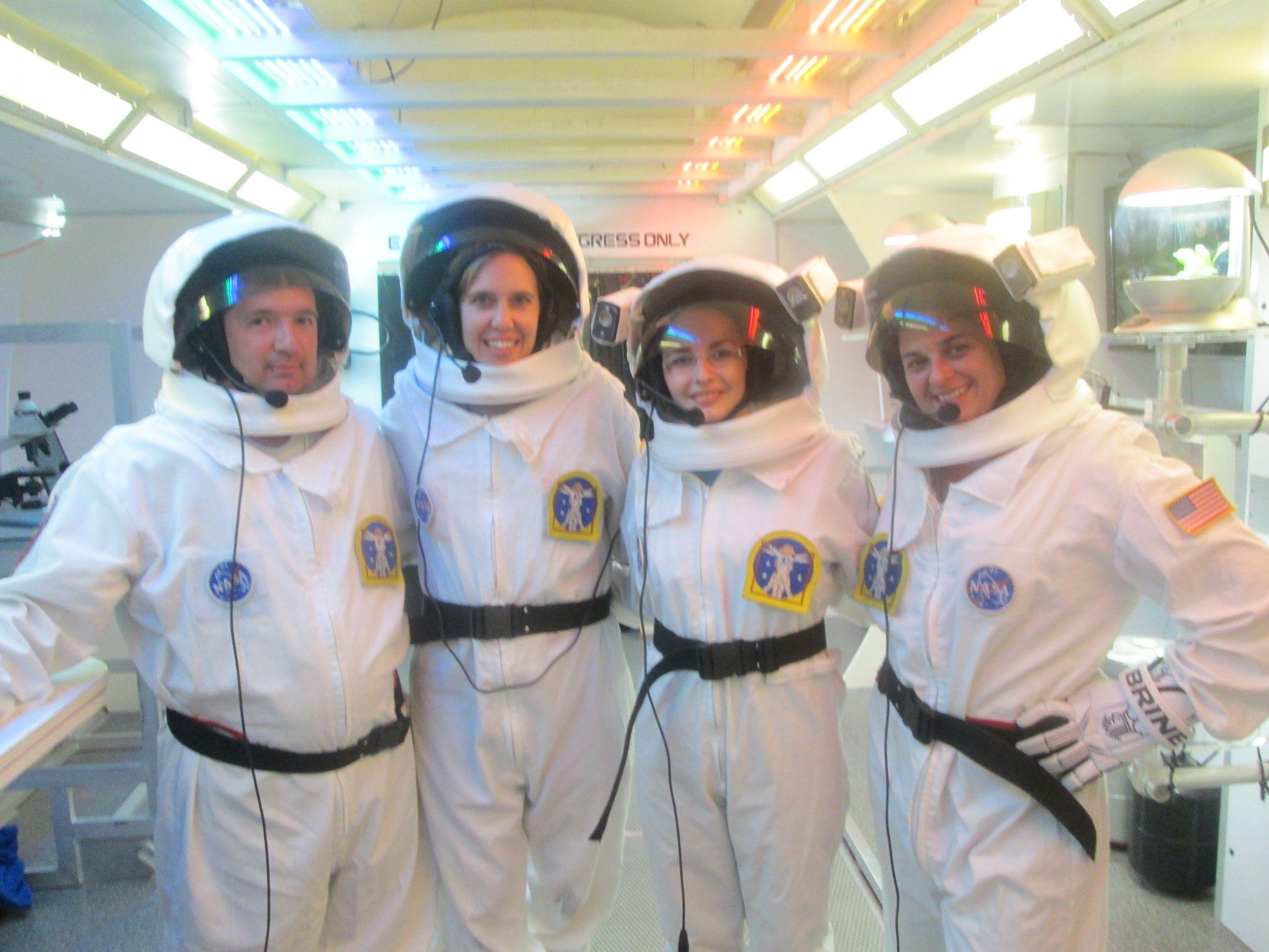 O romanca la "curtea" specialistilor NASA. Invata de la cei mai buni!