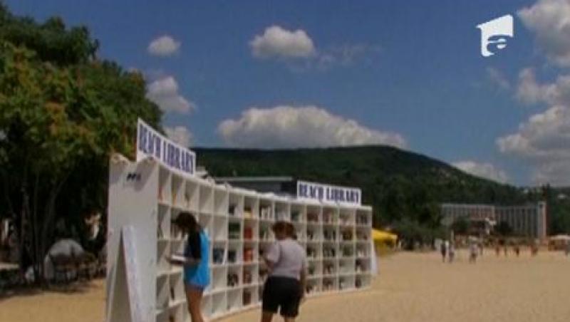 Prima biblioteca pe plaja din Europa s-a deschis la Albena