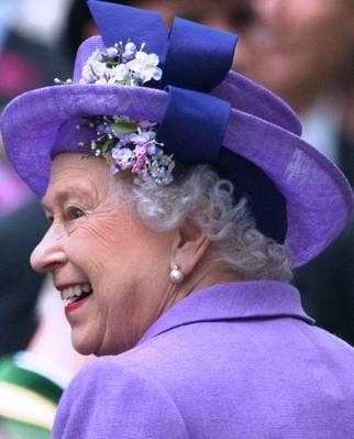 Regina vrea sa-si vada stranepotul si apoi sa plece in vacanta!