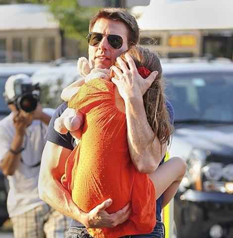 Tom Cruise plateste peste DOUA MILIOANE de dolari pentru a-si proteja fetita!