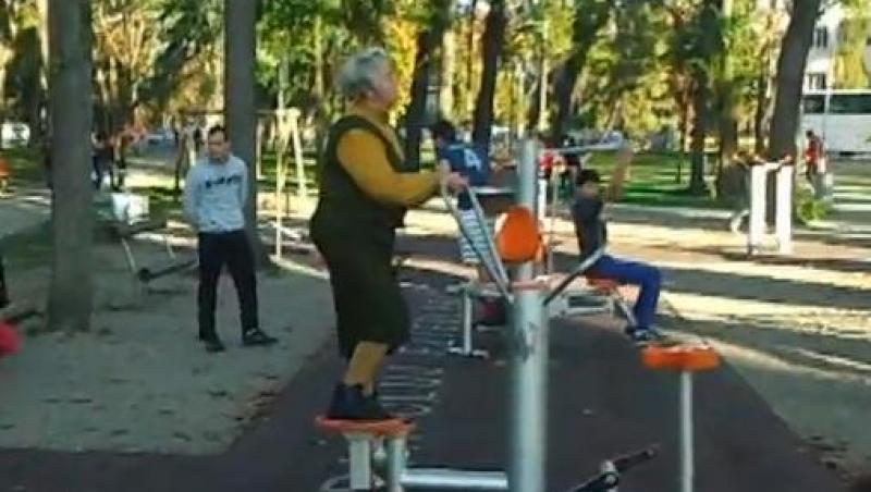 VIDEO: Bunicute care dau lectii de... sport in parc