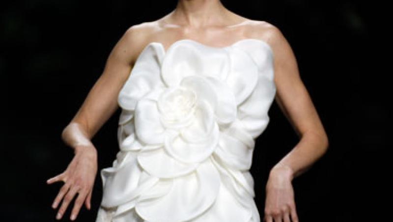 FOTO! Mirese de groaza: Cele mai bizare rochii de mireasa pe care le-ai intalnit vreodata