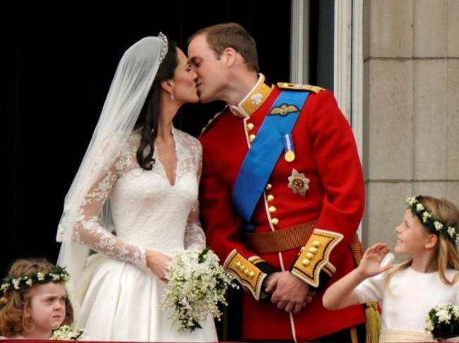 Prima noapte in maternitate a vlastarului regal. Ce au facut parintii?