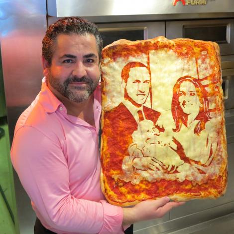 Primul portret al noii familii regale pe o… pizza!