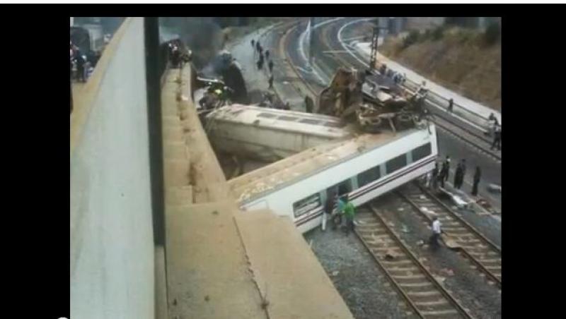 SPANIA: 35 de morti dupa ce un tren a deraiat in Compostela. Puteti suna la 0034981551100