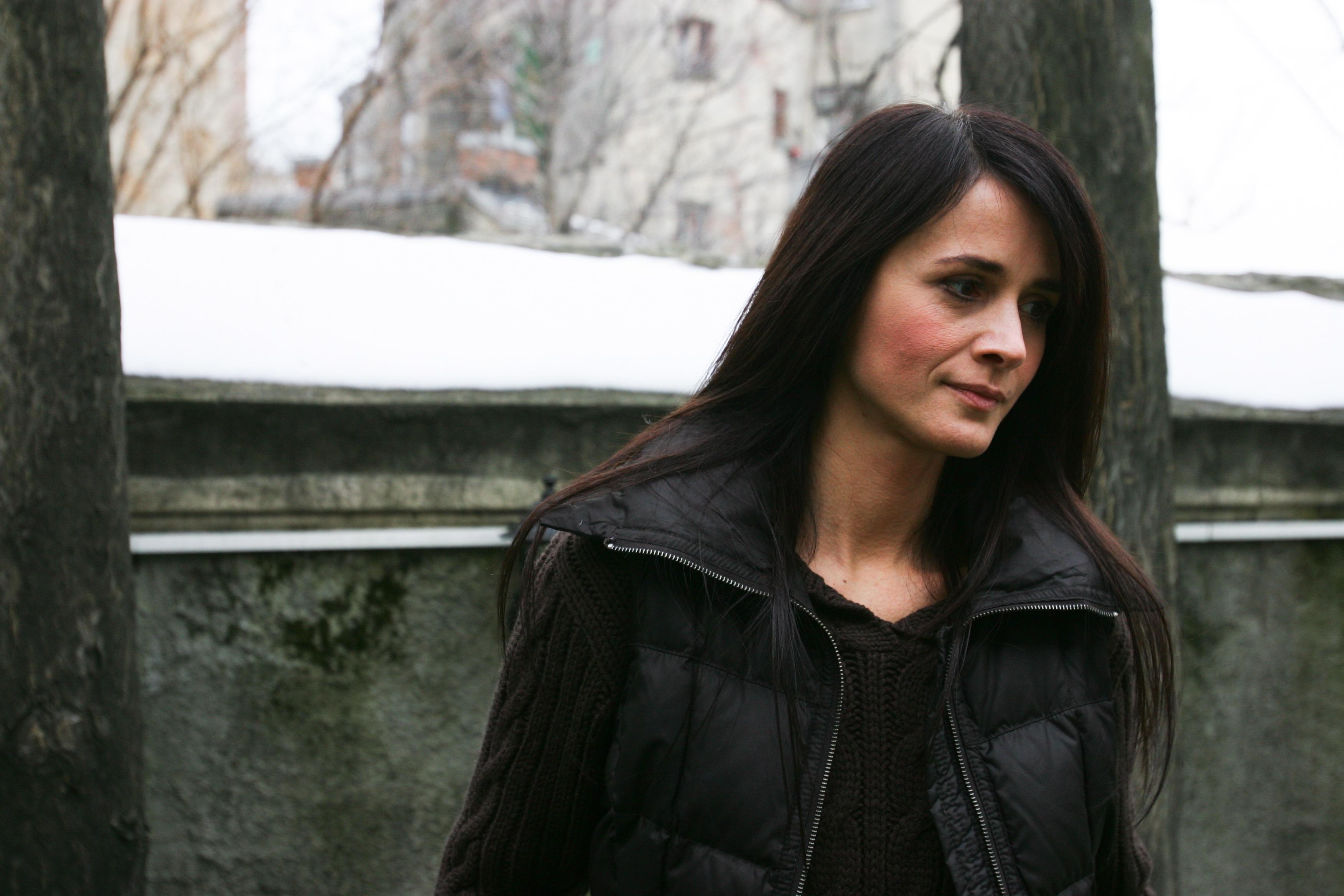 Tatal Madalinei Manole si-a amintit cu emotie de copilaria cantaretei: "Vindeam impreuna zmeura la caserola"