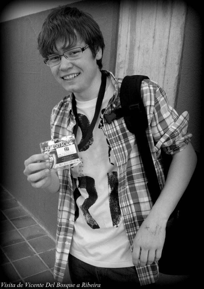 Alen Perez,16 ani, fotograf. Adolescentul care a relatat, in timp real, tragedia din Spania