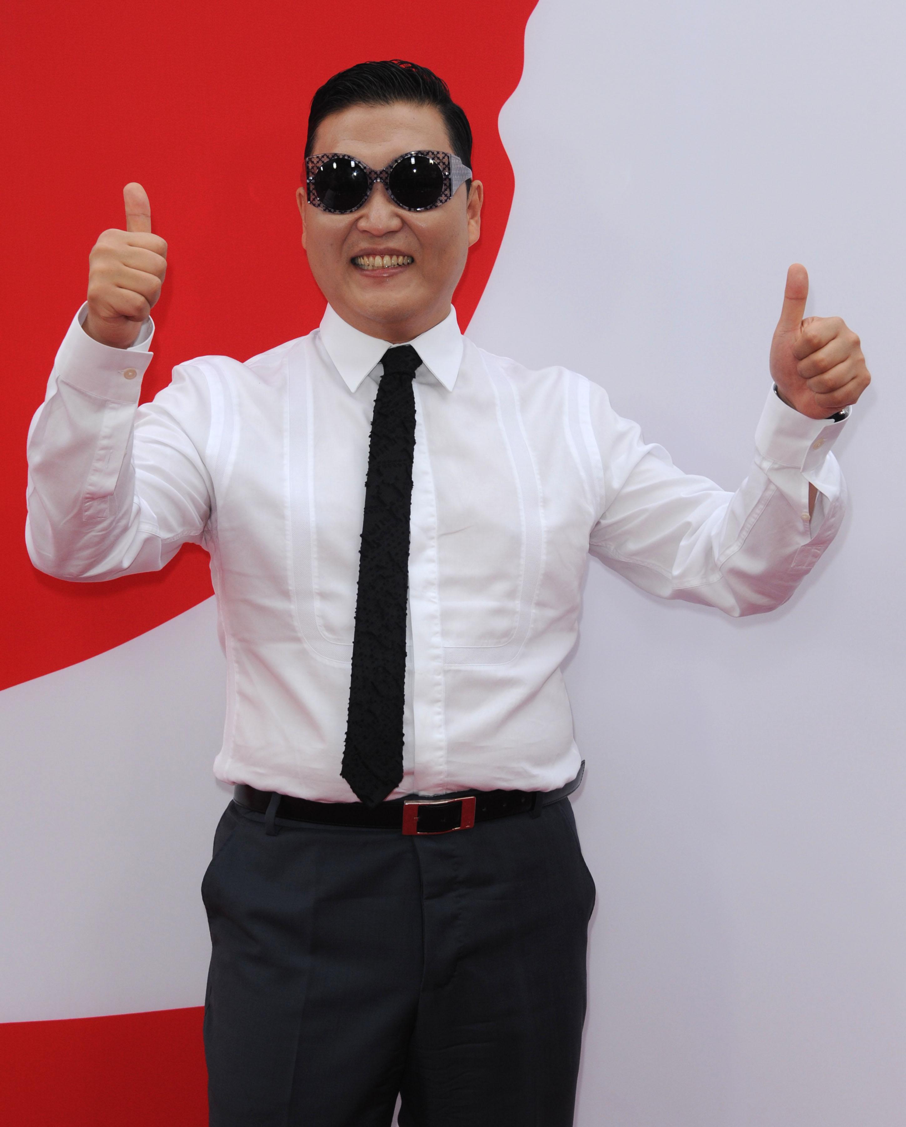 Psy, dependent de vodka: "Daca sunt fericit, beau, daca sunt trist, beau, poate sa ploua sau nu, beau!"