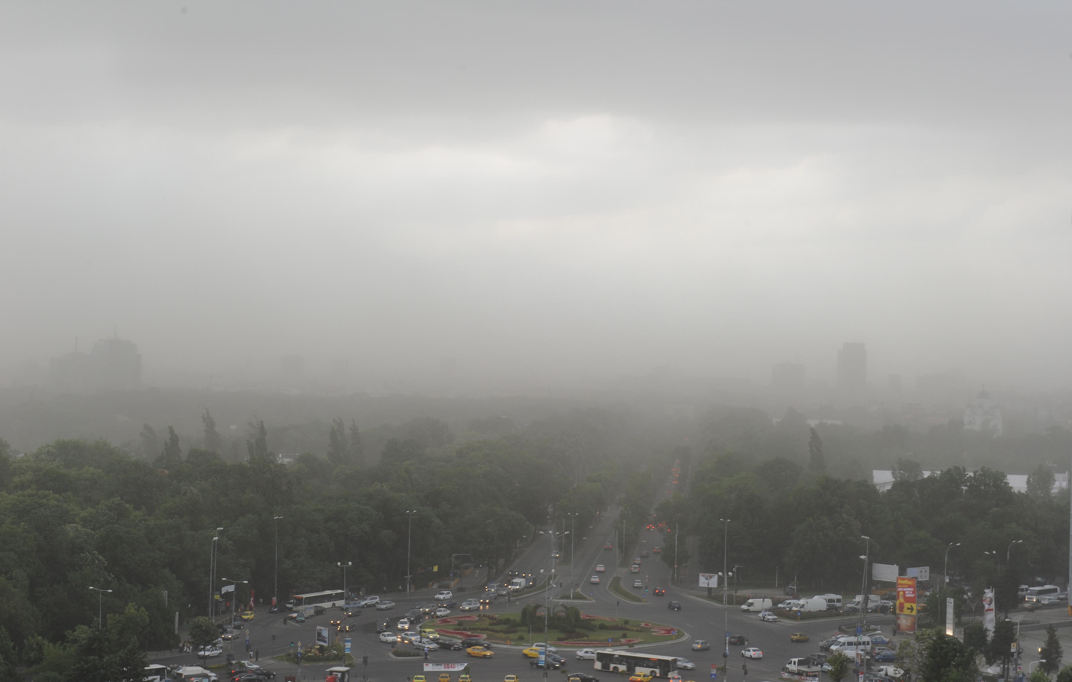 ANM a emis o avertizare de cod galben de ploi torentiale si grindina pentru 17 judete si Capitala