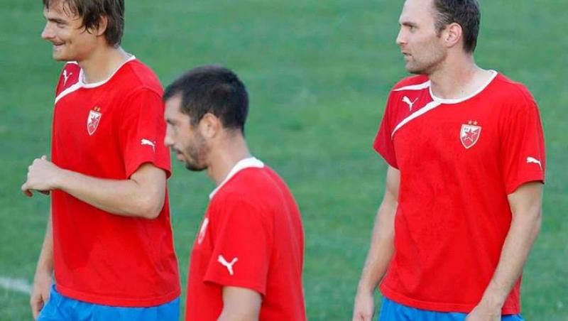 FOTO! Martinovici a semnat cu Steaua Rosie Belgrad si a fost primit bine de fani. 