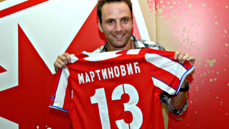 FOTO! Martinovici a semnat cu Steaua Rosie Belgrad si a fost primit bine de fani. 