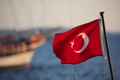Peste 20 de persoane au murit dupa ce o nava cu imigranti ilegali s-a scufundat in largul coastelor Turciei