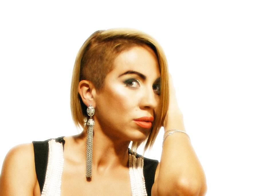 Un single si un look nou: Rocsana Marcu, mai sexy ca niciodata