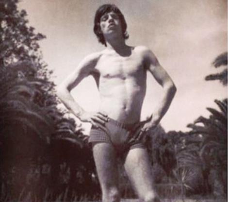 FOTO de colectie: Mick Jagger, in costum de baie, la 21 de ani!