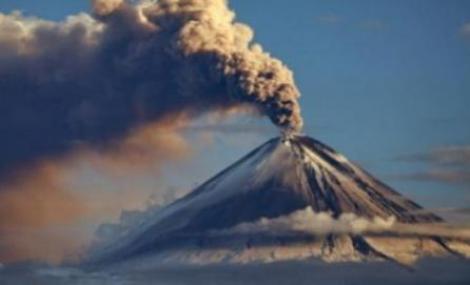 Cinci persoane au murit in urma eruptiei unui vulcan, in Indonezia