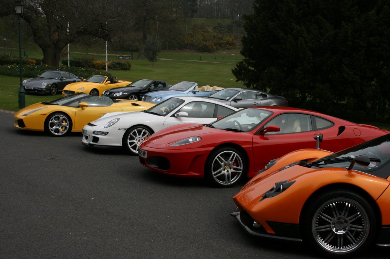 ANALIZA: Piata auto, in sapa de lemn - O masina noua, la 4 second