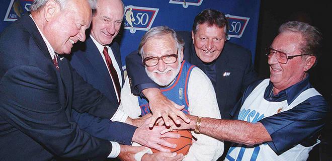 VIDEO: Ossie Schectman. Povestea primelor puncte din istoria NBA