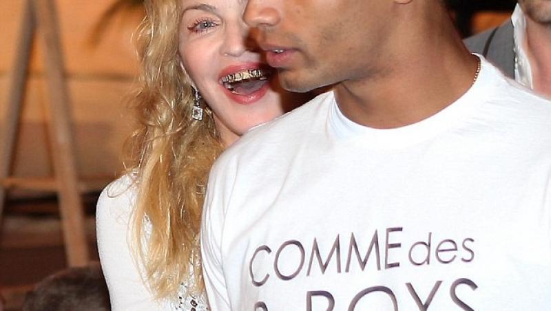 Madonna si-a pus diamante pe dinti