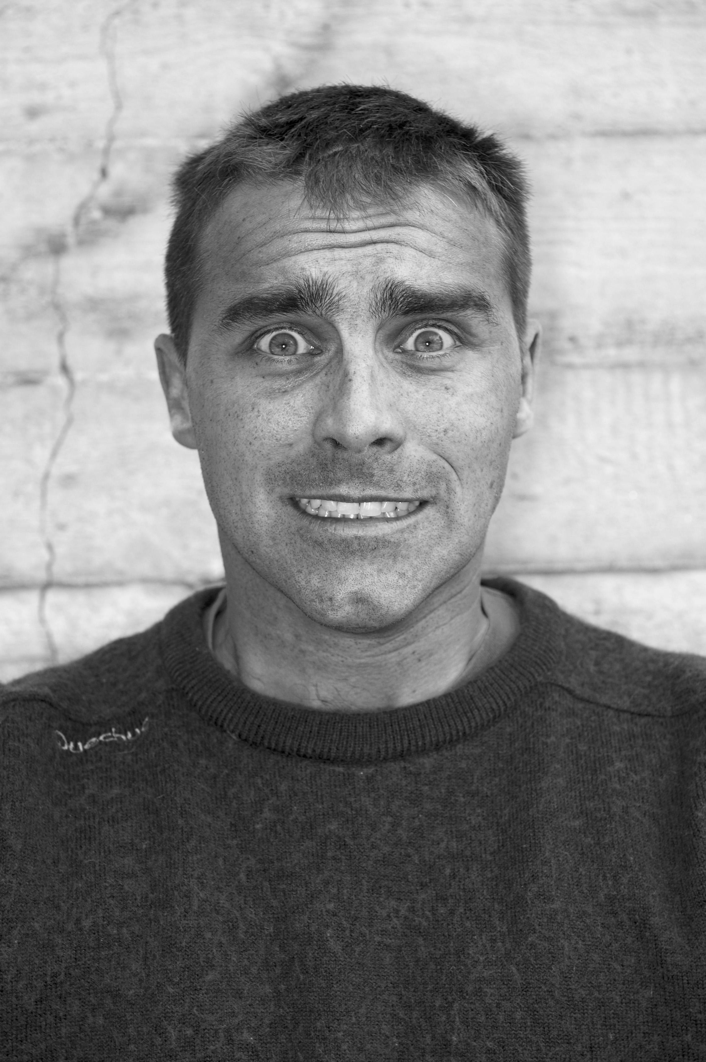 E un erou! Un barbat a primit ZECE lovituri sub centura, insa nu a simtit nicio durere!