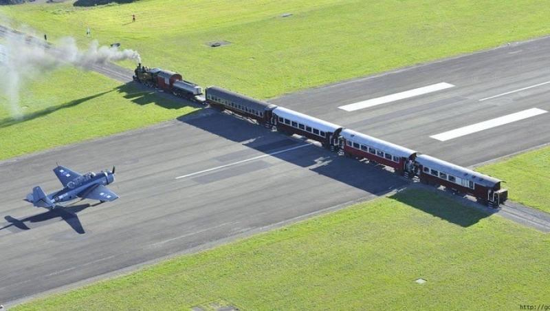 Neo-zeelandezii, impaciuitori din fire! Pista de la aeroportul Gisborne e buna si pentru avioane si pentru trenuri … 