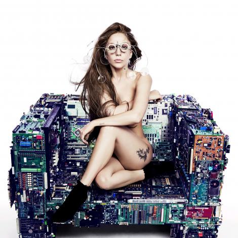 Lady Gaga, "opera de arta" ambulanta! A socat lumea cu noul sau look
