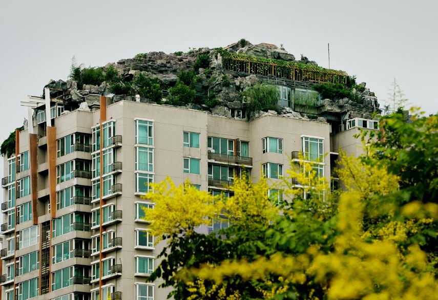 Constructia extravaganta a chinezului, demolata. Va ramane fara &ldquo;varful de munte&rdquo;