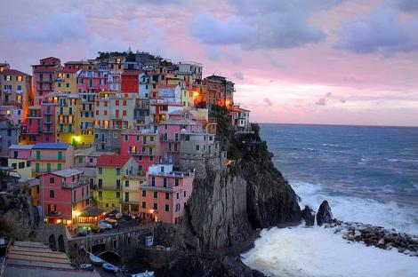 GALERIE FOTO! Cele mai "vii" opt orase din lume. O fantezie de culori!
