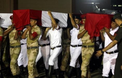 25 politisti egipteni, ucisi cu sange rece de militanti islamisti in peninsula Sinai 