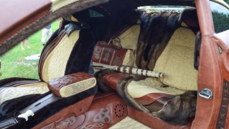 FOTO! Un rus si-a imbracat masina in piele de bizon si o vinde cu 1,2 milioane de dolari