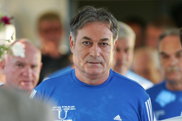 Dan Negru deplange moartea lui Costica Stefanescu: "Inlocuirea sa din teren este definitiva si zdrobitoare"