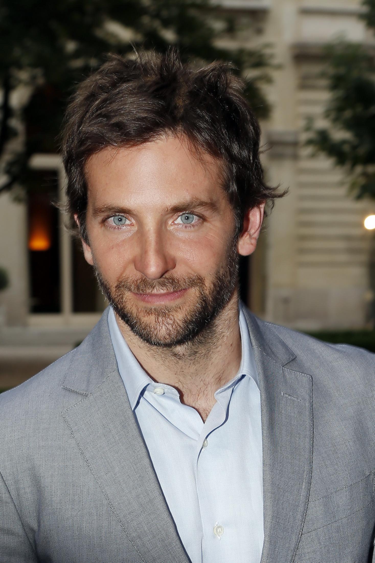 Bradley Cooper va juca intr-un film inspirat din viata lui Lance Armstrong