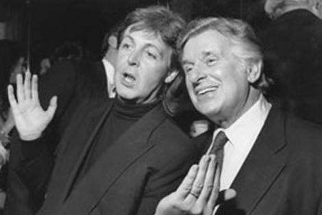 Face istorie in ceruri! Producatorul The Beatles, Sid Bernstein, a decedat la varsta de 95 de ani