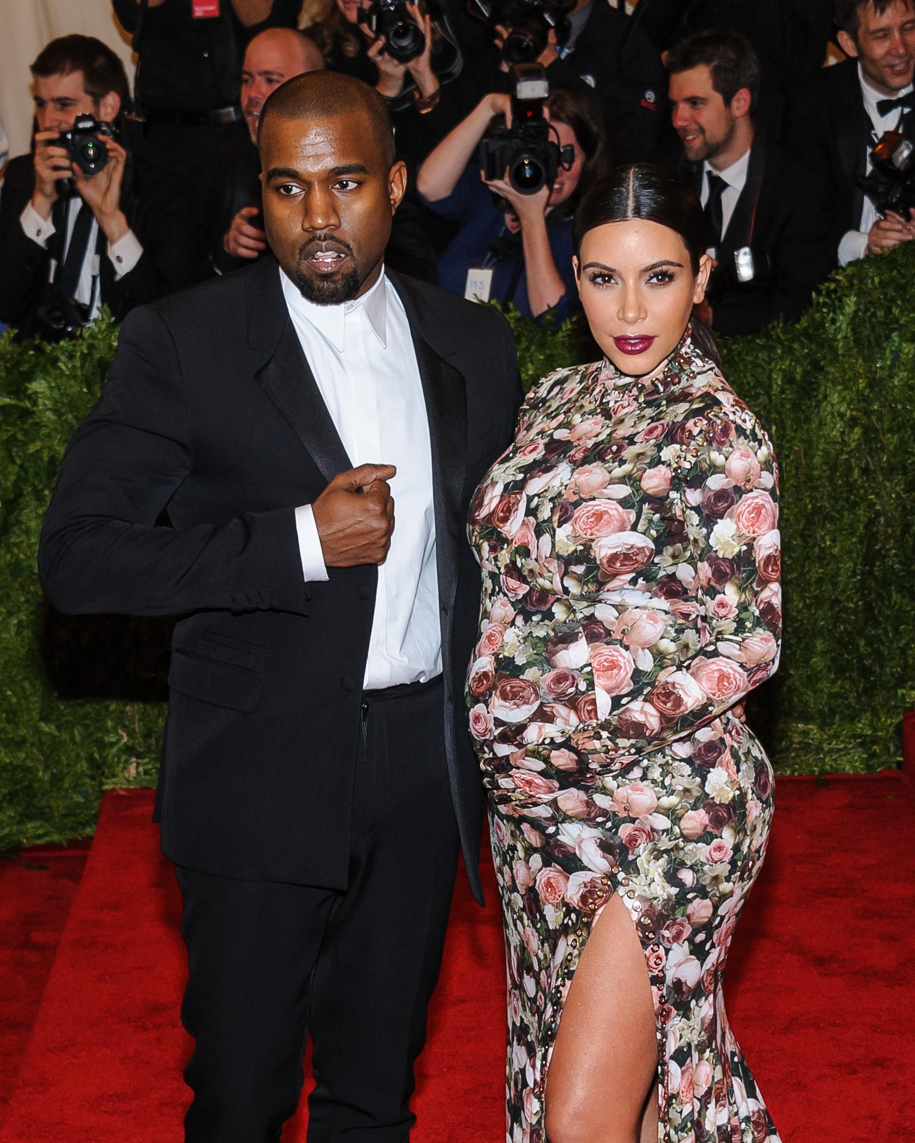 Kanye West a facut publica prima fotografie cu fiica sa, North West!