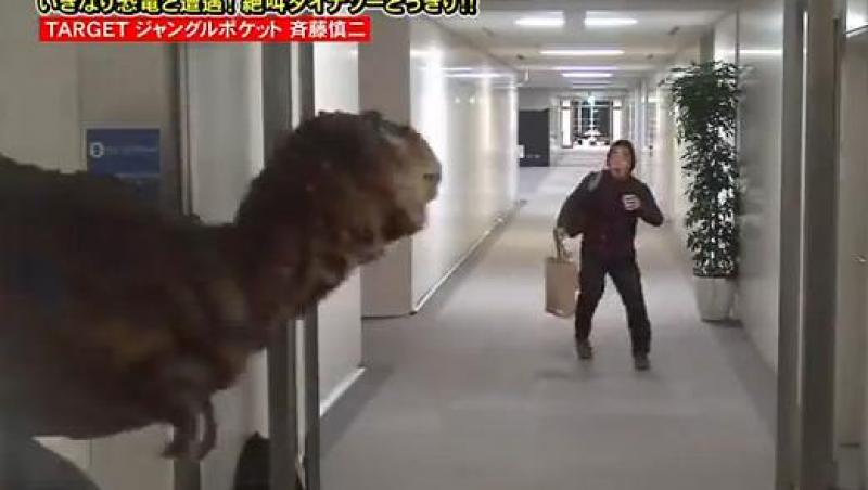 VIDEO: Cum ai reactiona daca te-ai intalni cu un dinozaur? Japonezii au incercat senzatia